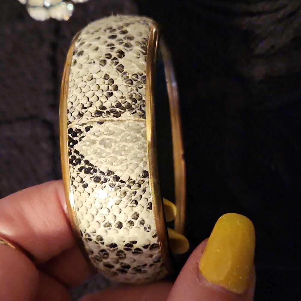 Bracelets - Picture 4 of 7